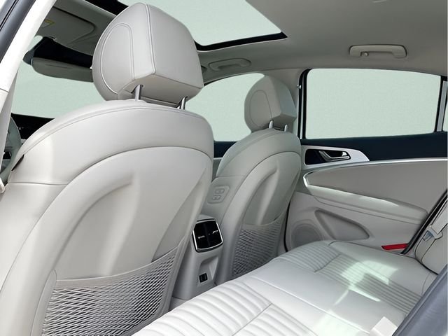 Used 2026 White Genesis 2.5T Prestige image 9