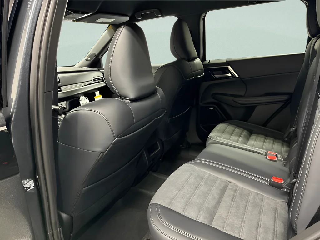 New 2026 Graphite Gray Mitsubishi LE 1.5T S-AWC image 26