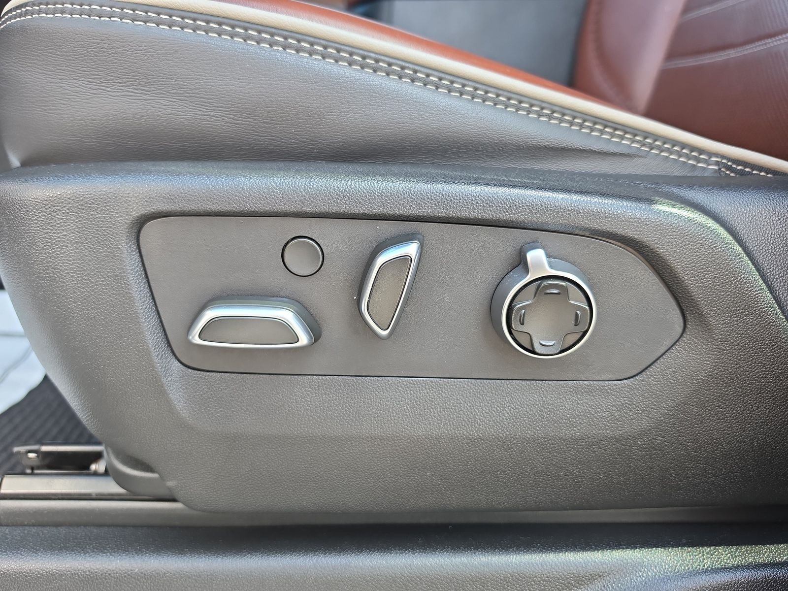 2023 GMC Yukon XL Denali Ultimate - Photo 17