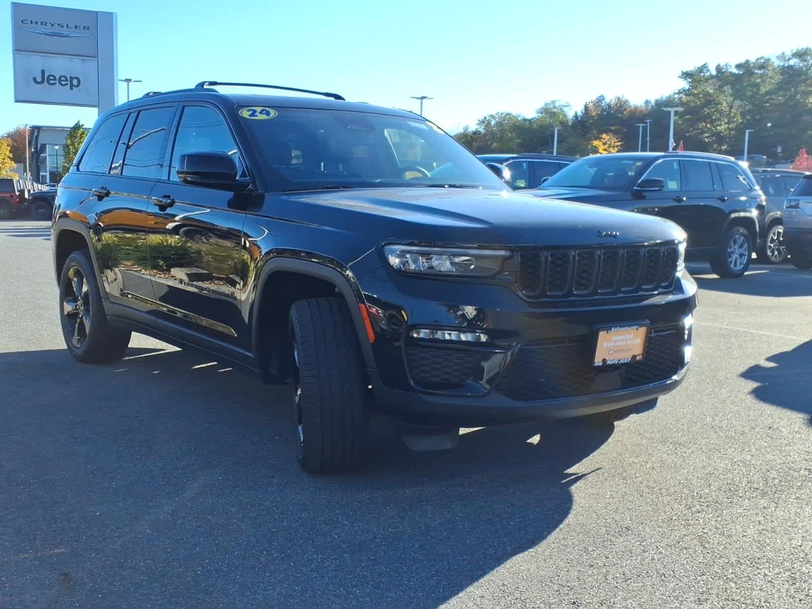 Certified Used 2024 Diamond Black Crystal Pearlcoat Jeep Limited image 5