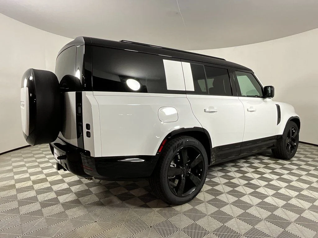 New 2026 Fuji White Land Rover X-Dynamic SE image 2