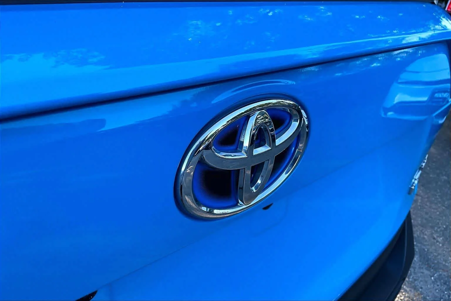 Used 2021 Blue Flame Toyota Hybrid XLE image 30