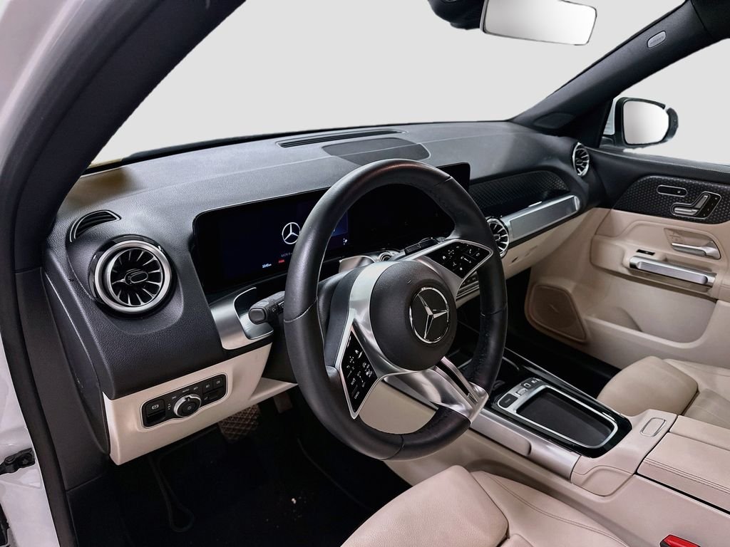 Used 2026 White Mercedes-Benz GLB 250 image 4