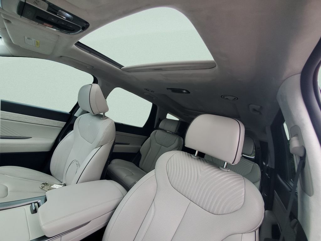 Used 2024 White Hyundai Calligraphy image 17
