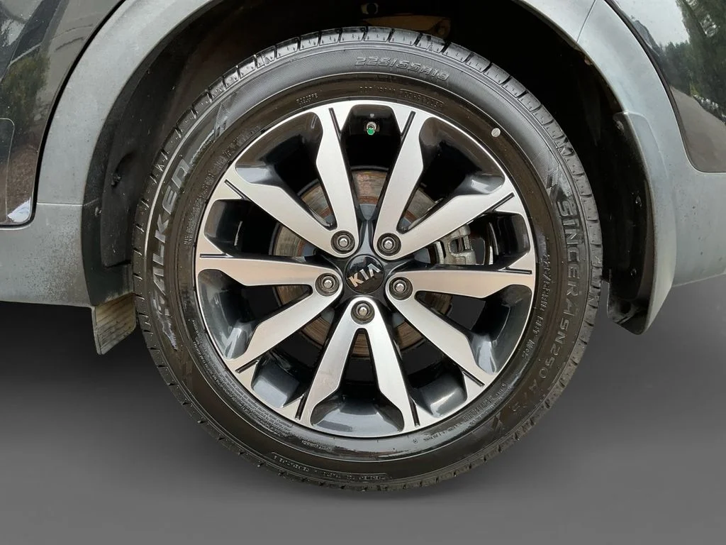 Used 2018 Red Kia EX image 8