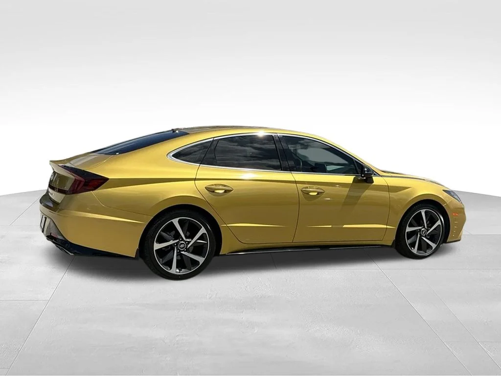 Used 2021 Yellow Hyundai SEL Plus image 12