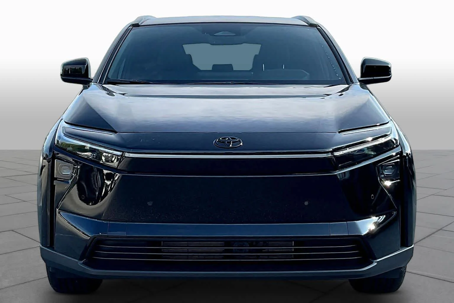 New 2026 Midnight Black Metallic Toyota XLE image 3