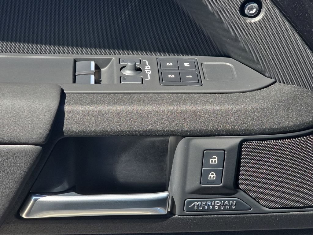 New 2026 Carpathian Grey LAND ROVER V8 image 28