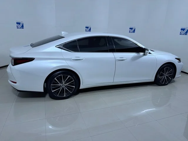 Used 2024 White Lexus ES 350 Luxury image 8