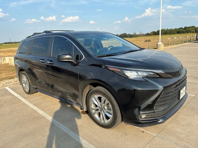 2022 Toyota Sienna Woodland Edition