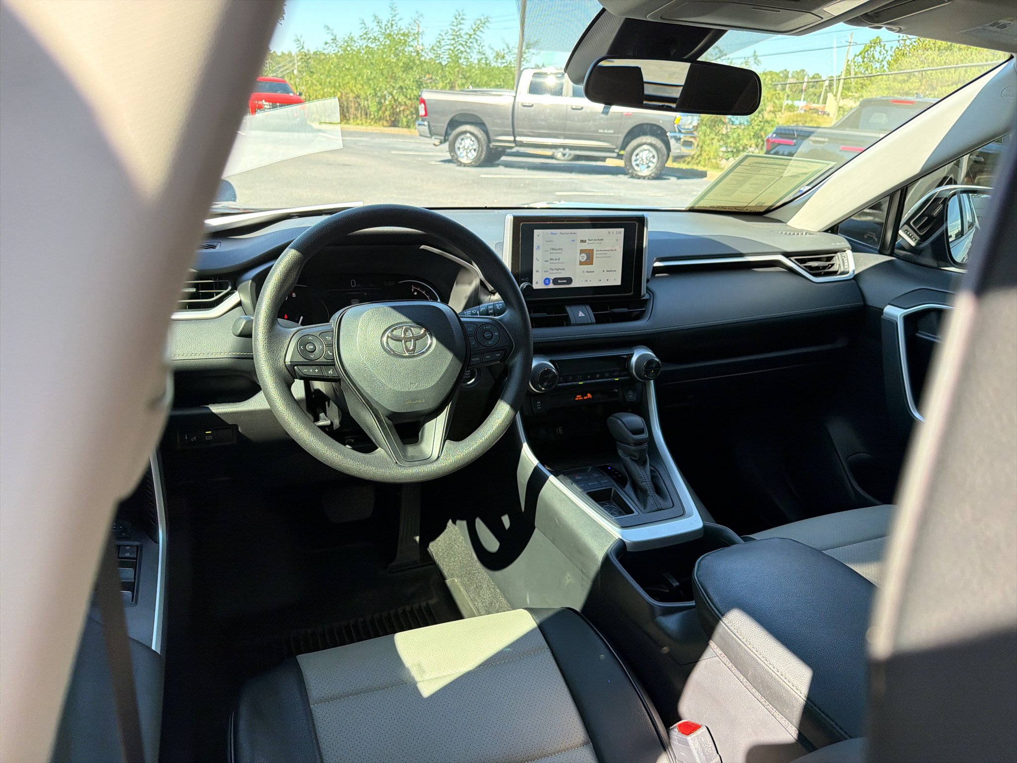 Used 2025 Silver Sky Metallic Toyota XLE image 18