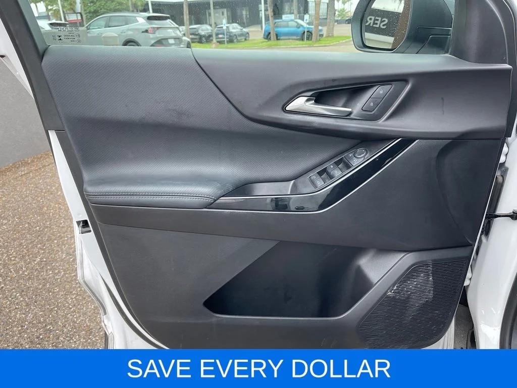Used 2025 White Chevrolet LT image 11