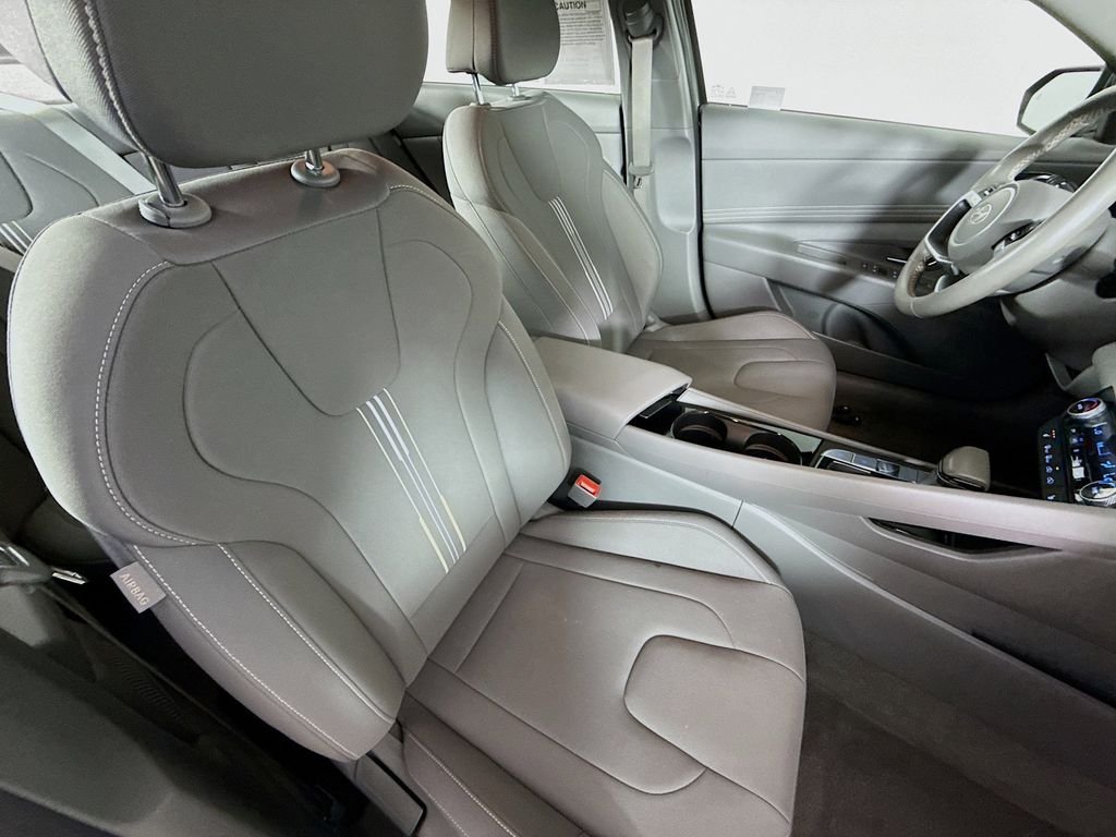 2025 Hyundai Elantra SEL - Photo 28