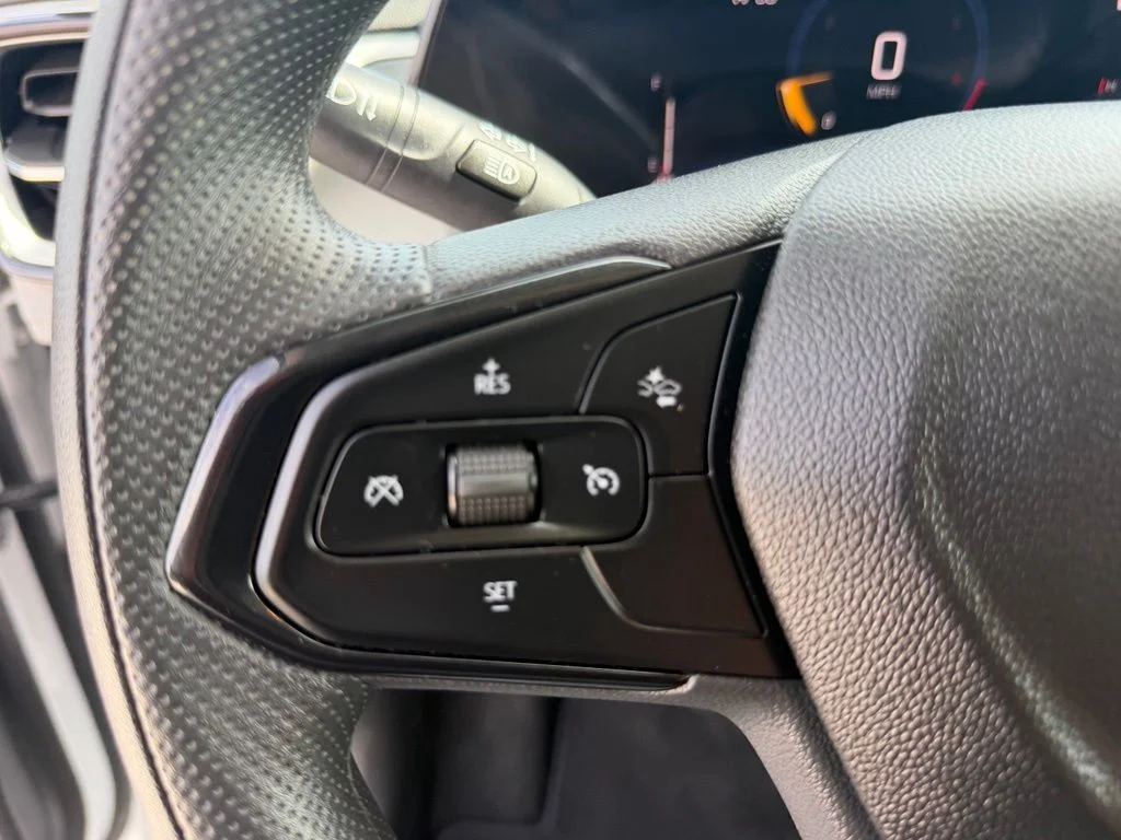 Used 2025 White Chevrolet LT image 15