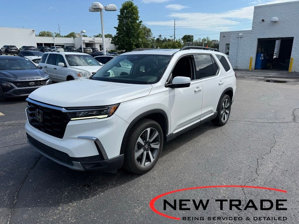 2023 Honda Pilot Touring AWD's photo
