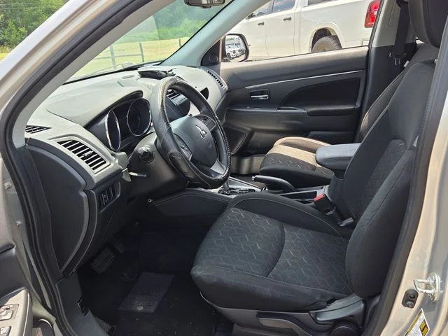 Used 2021  Mitsubishi 2.0 ES image 5