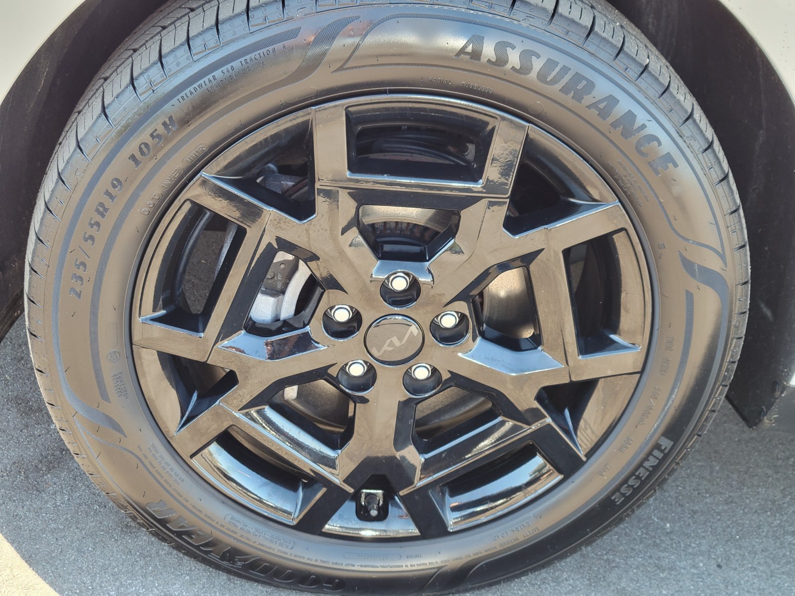 Certified Used 2025 White Kia SX Prestige image 6