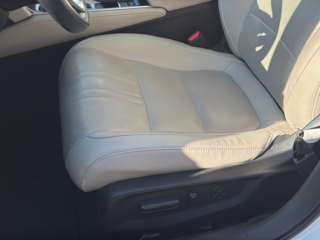 Used 2020 White Honda EX-L image 18