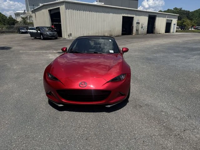 Used 2016 Red Mazda Grand Touring image 2