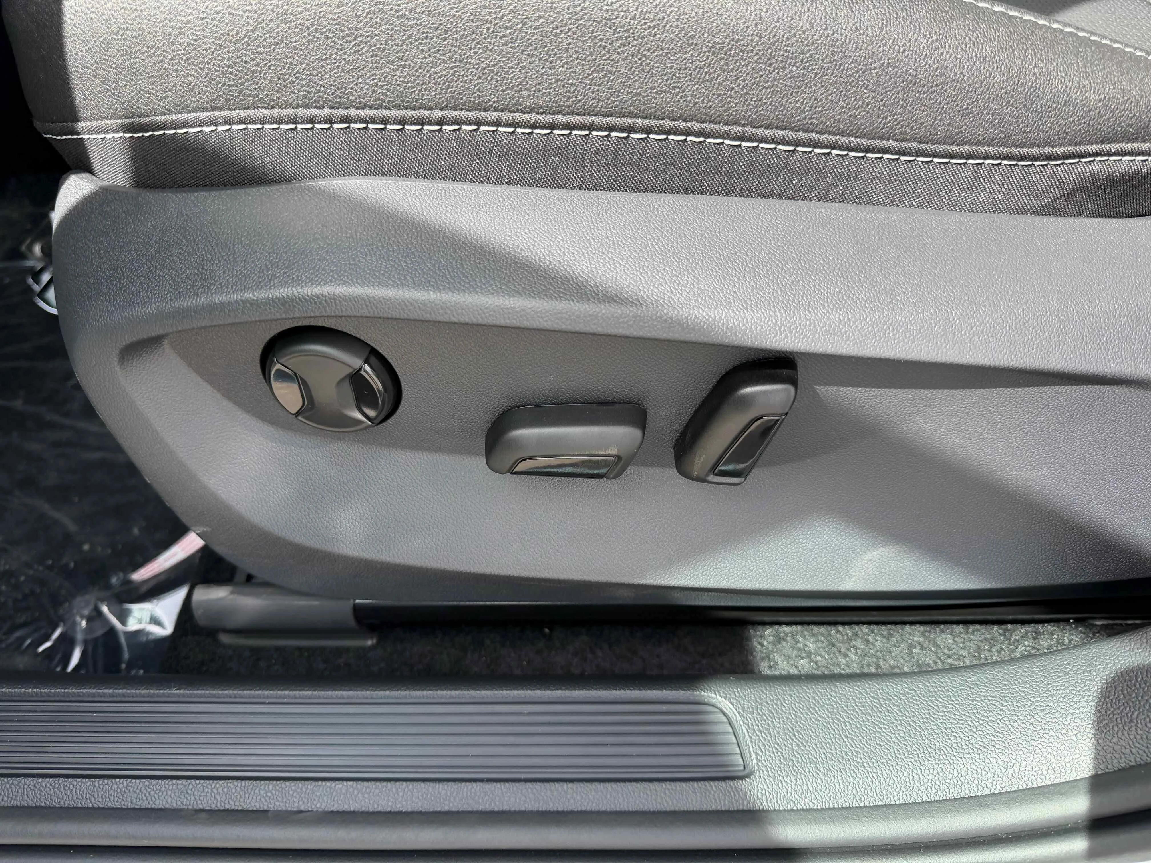 New 2026 Pure White Volkswagen SEL image 14