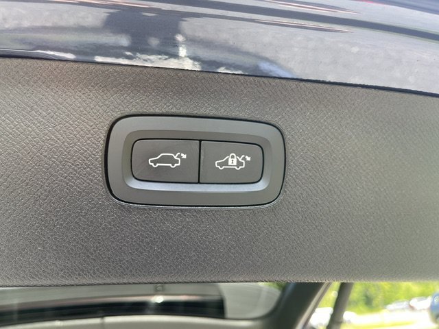 Used 2025 Blue Volvo Plus image 17
