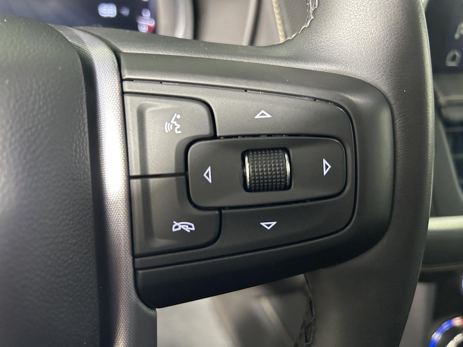 Used 2023 Onyx Black GMC SLT image 29