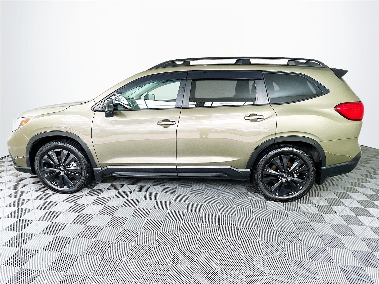 Used 2022 Autumn Green Metallic Subaru Onyx Edition image 4