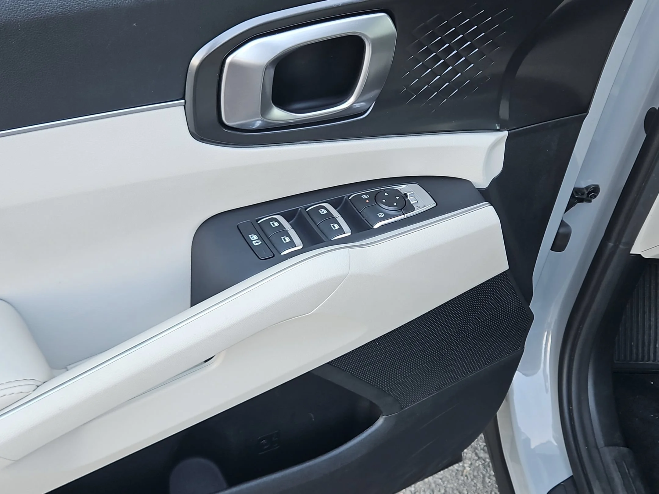 Used 2025 Wolf Gray Kia EX image 21