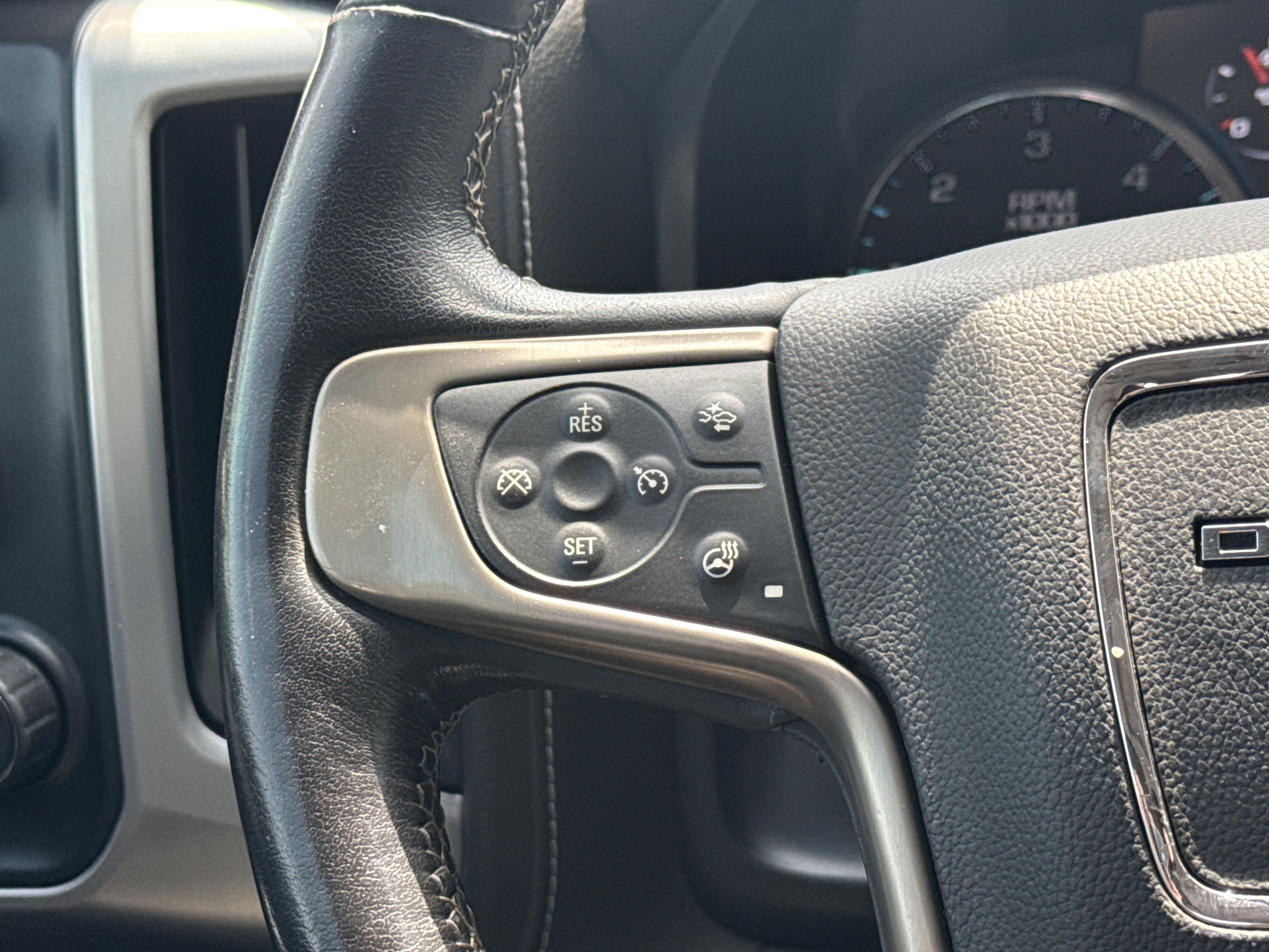 Used 2018 Onyx Black GMC Denali image 25