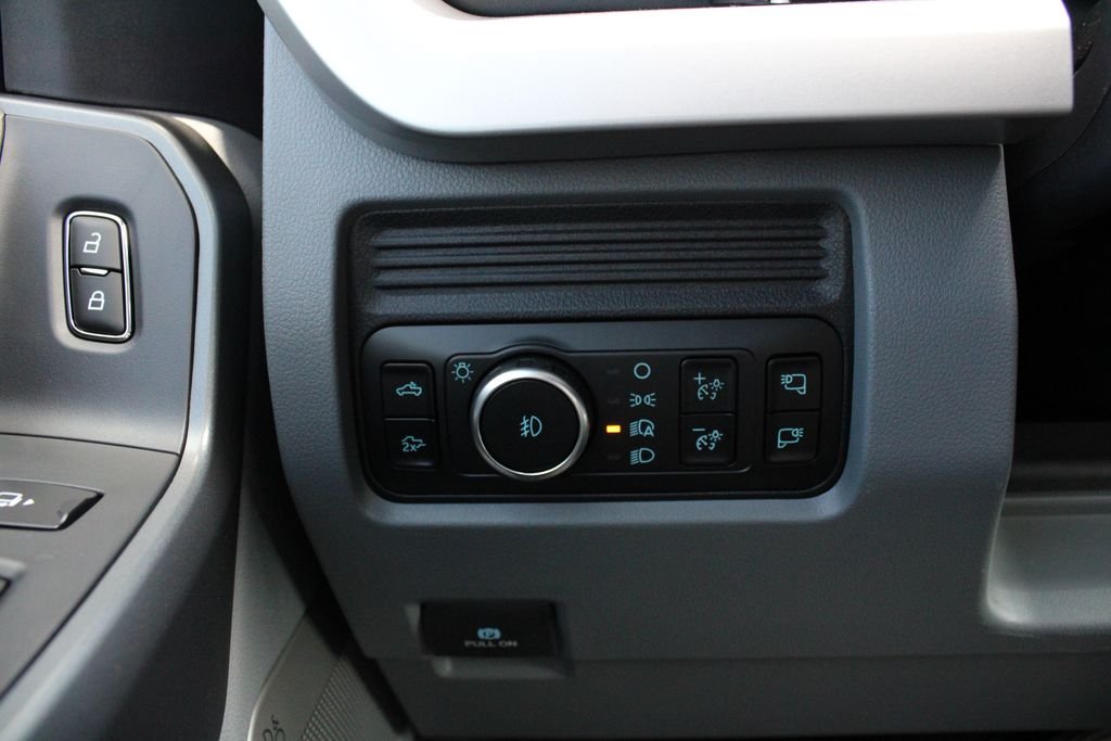 New 2026 Agate Black Metallic Ford XLT image 9