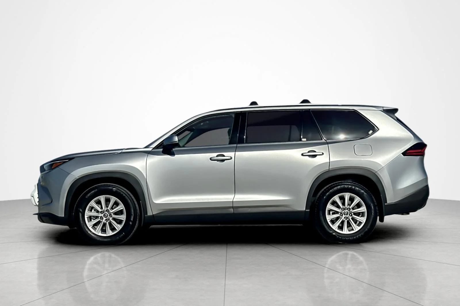 Certified Used 2026 CELESTIAL SILVER MET Toyota XLE image 2