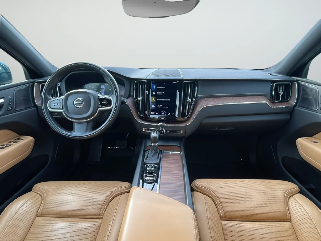 Used 2021 Blue Volvo T5 Inscription image 10