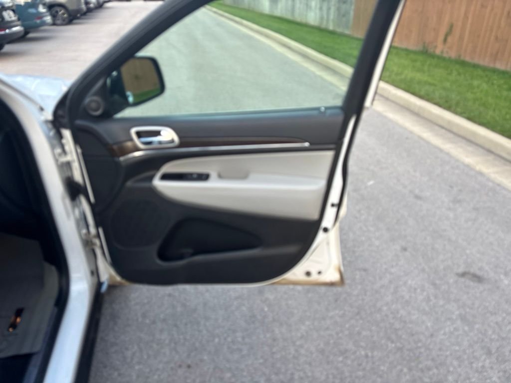 Used 2018 White Jeep Limited image 39