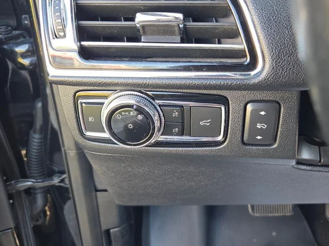 Used 2019 Black Lincoln Reserve image 25