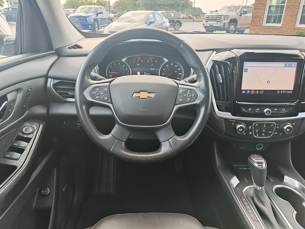 Used 2020 IRIDESCENT PEARL TRICOAT Chevrolet Premier image 16