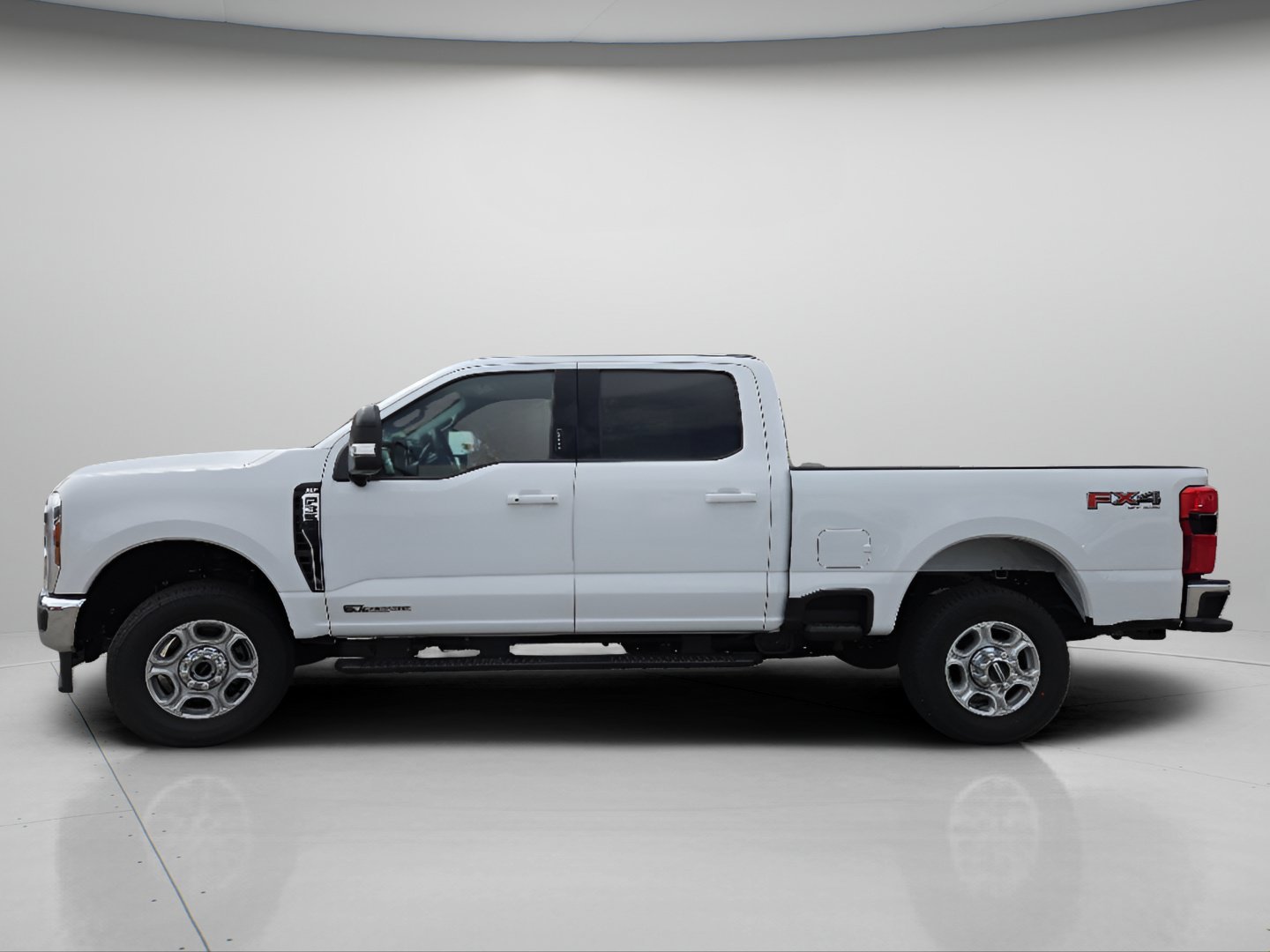 New 2026 Oxford White Ford XLT image 21