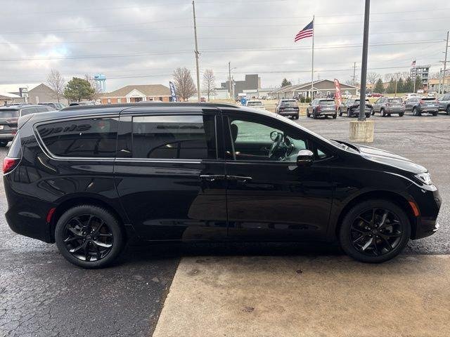 New 2026 Diamond Black Crystal Pearl-Coat Exterior Paint Chrysler Limited image 7
