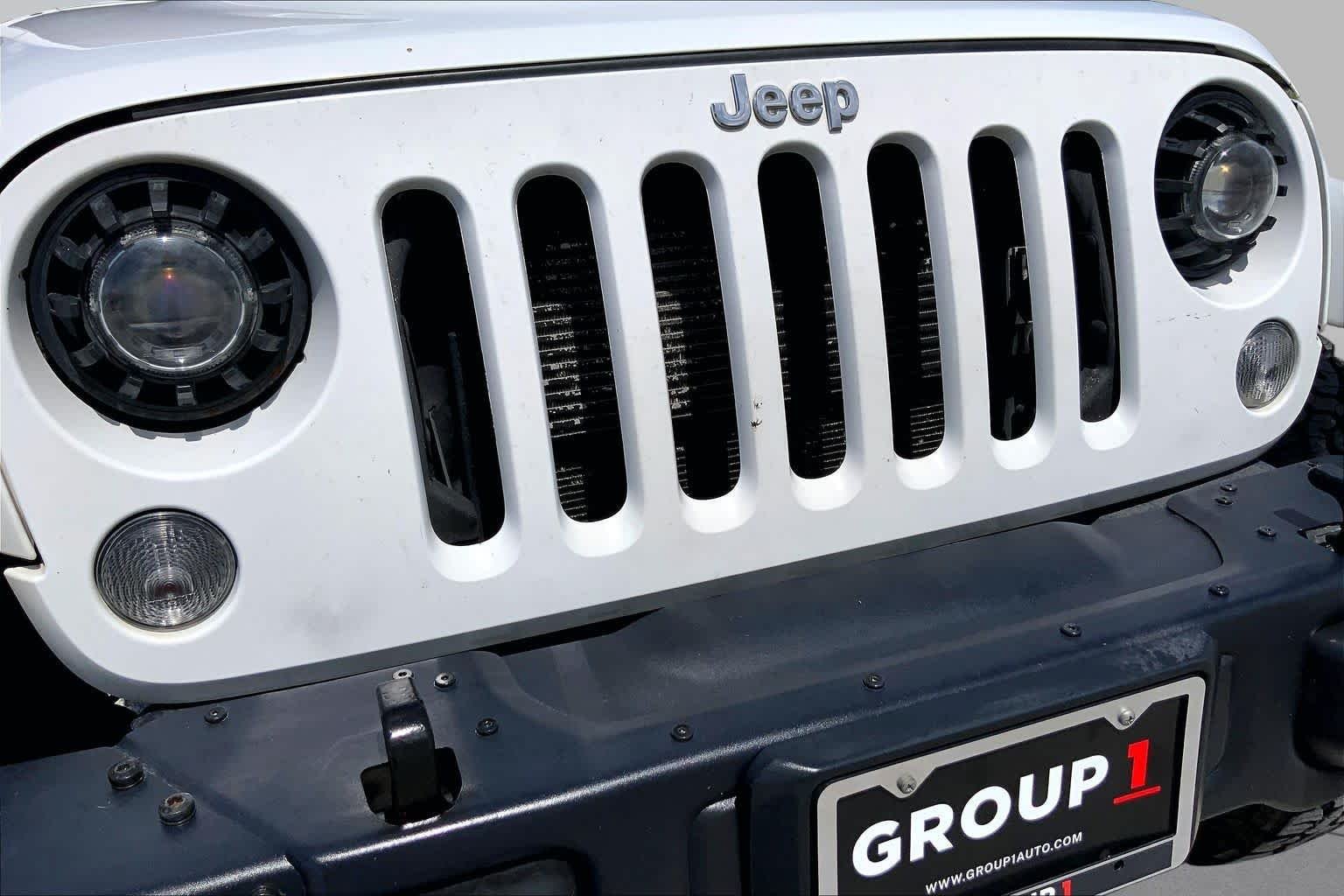 Used 2014 Bright White Clearcoat Jeep Rubicon X image 28