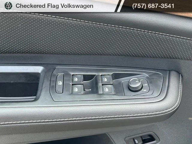 New 2026 Silver Volkswagen 2.0T SE w/Technology image 18