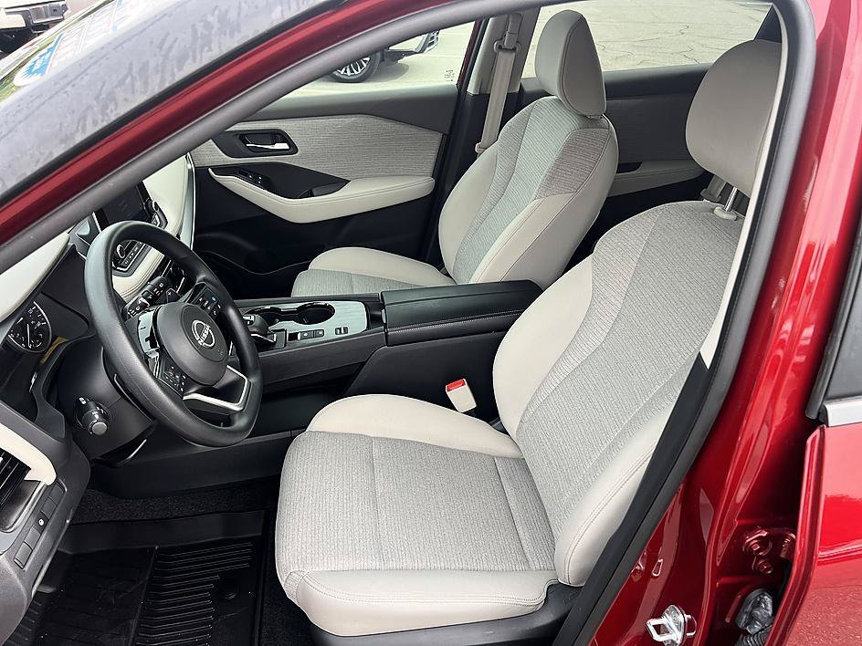 Used 2022 Scarlet Ember Tintcoat Nissan SV image 13
