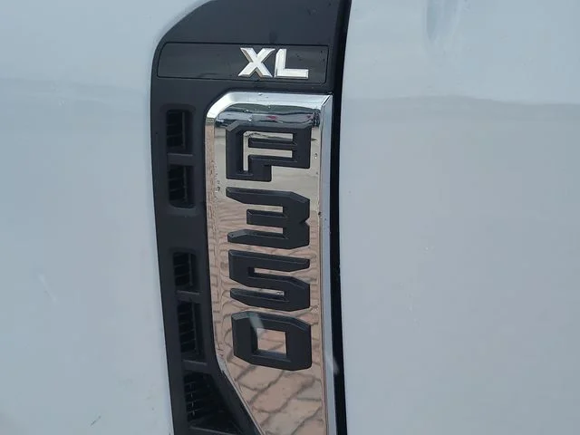 New 2026 Oxford White Ford XL image 9