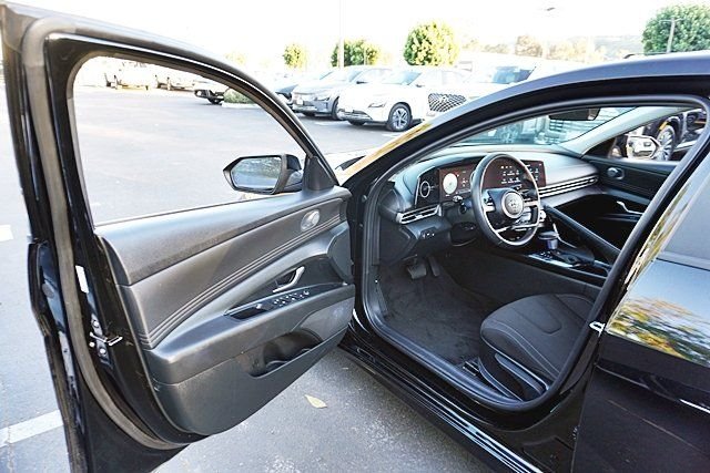 Used 2023 Black Hyundai SEL image 33