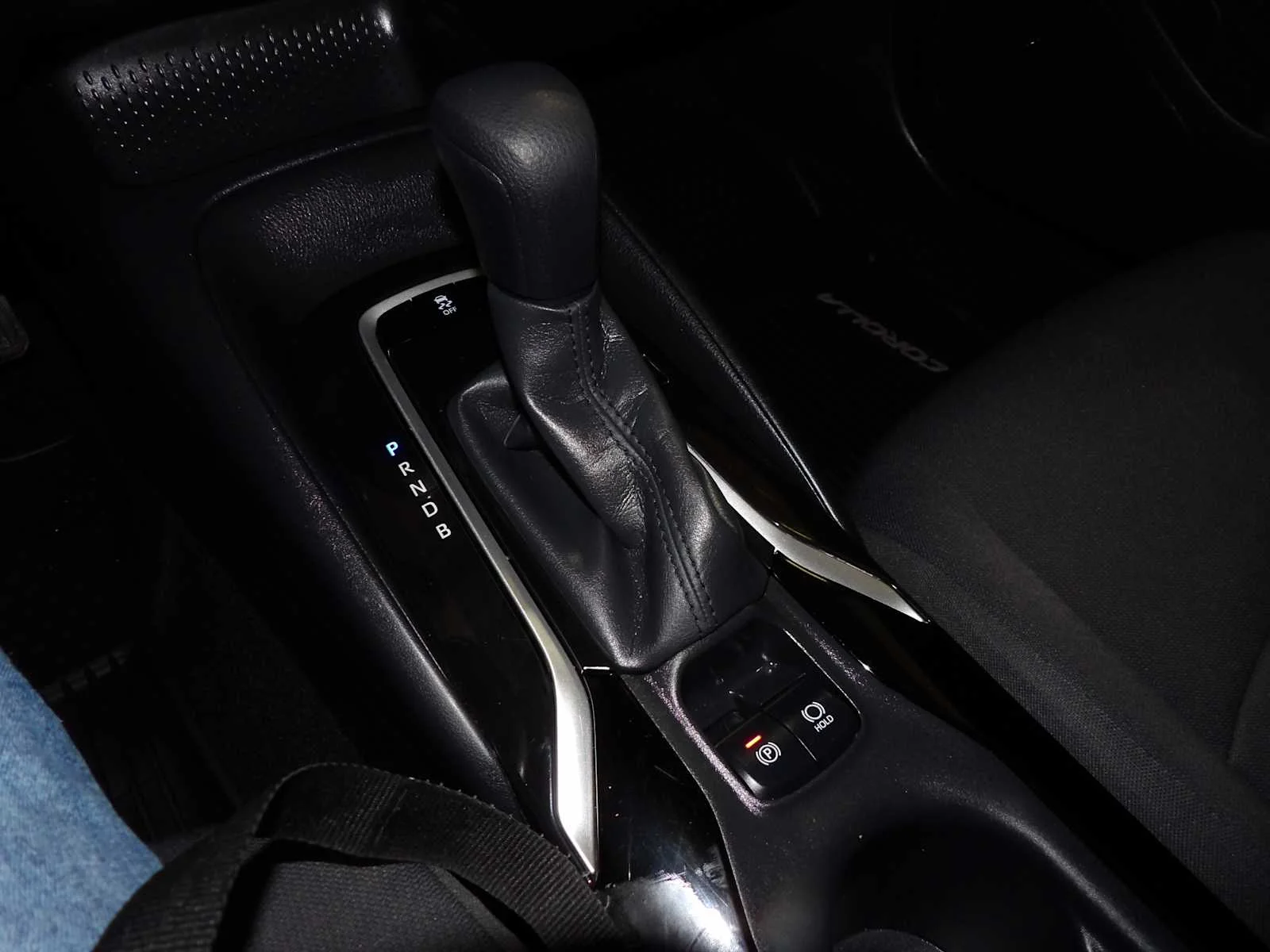 2021 Toyota Corolla LE - Photo 18