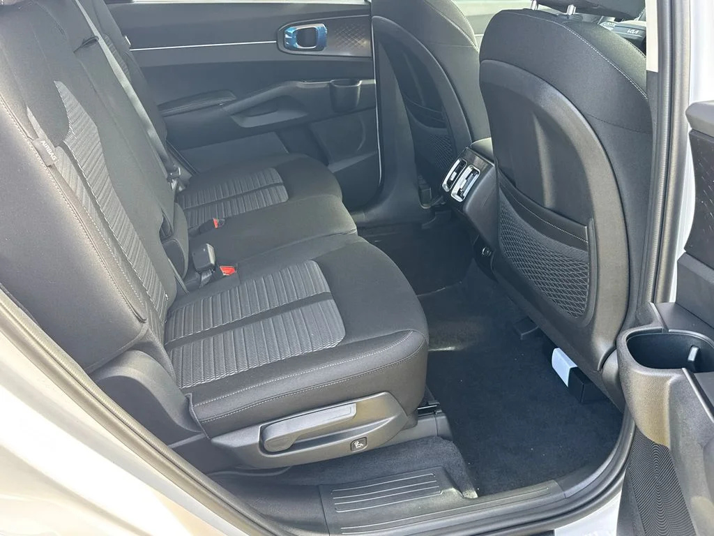 New 2026 Glacial White Pearl Kia LX image 15