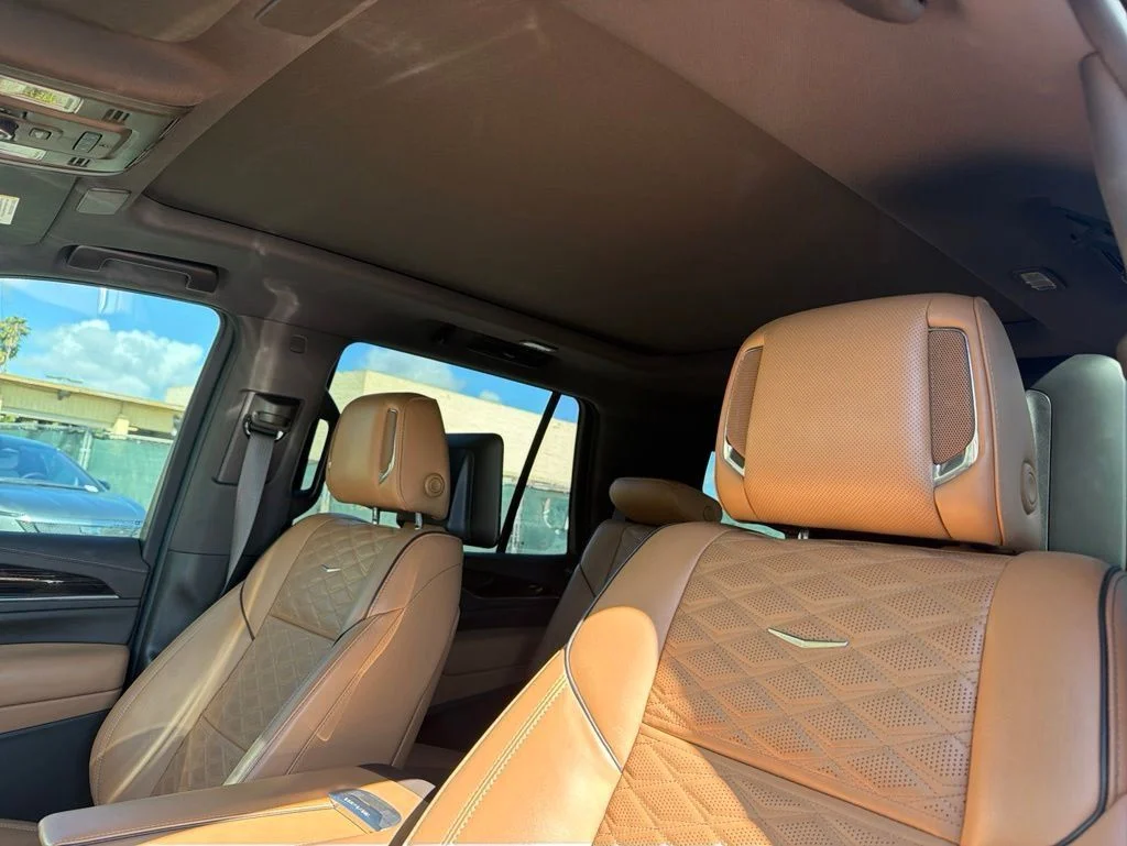 Used 2021 Black Cadillac Sport image 13