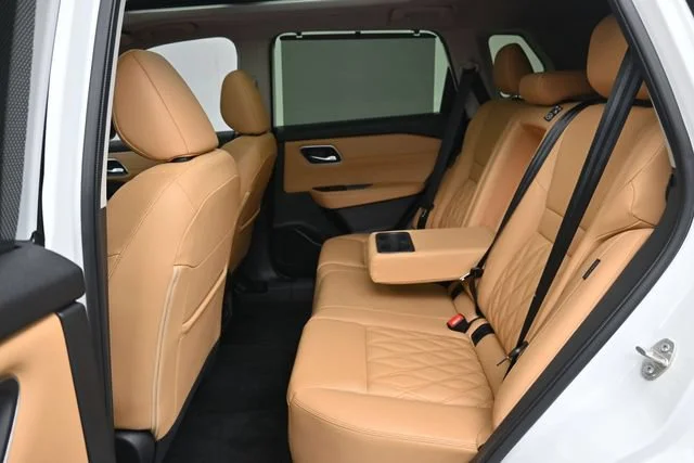 Used 2023 Pearl White Trico Nissan Platinum image 23