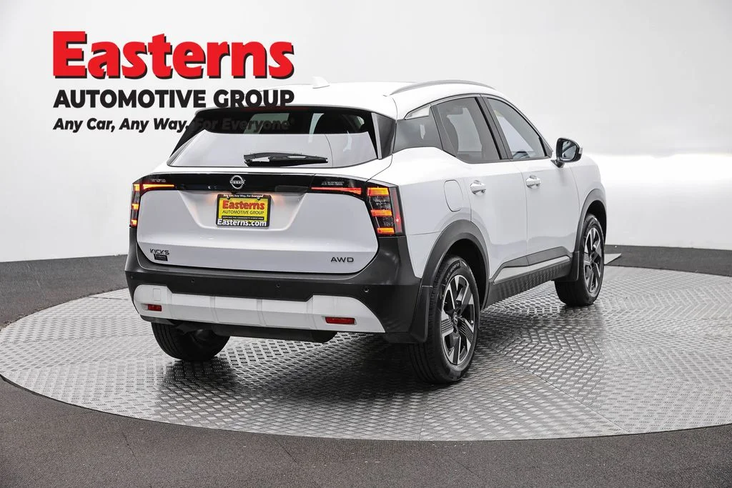 Used 2025 White Nissan SV image 5