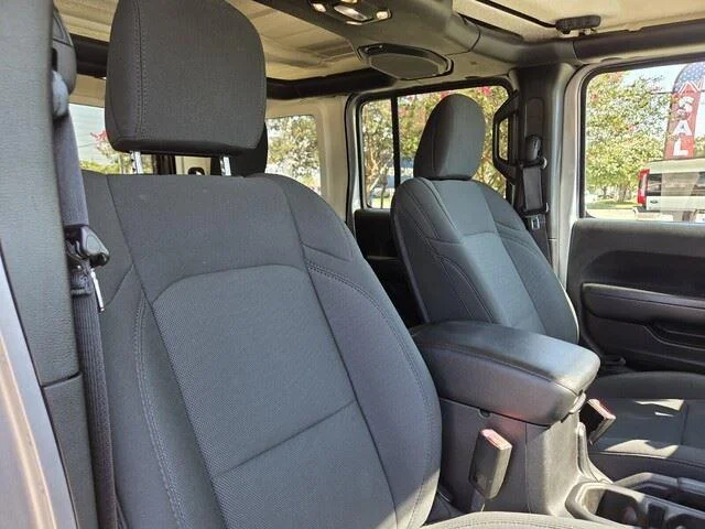 Used 2020 Billet Silver Metallic Clearcoat Jeep Sport S image 31