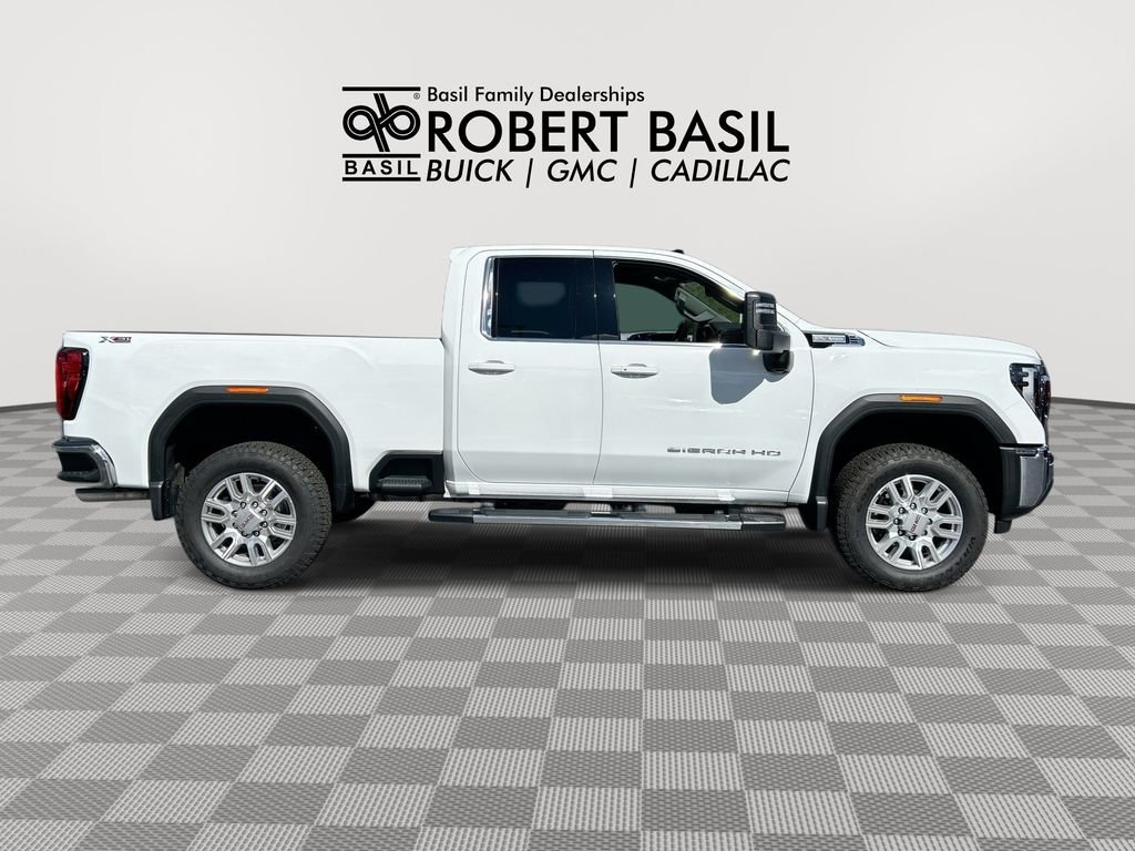 Used 2024 White GMC SLE image 9