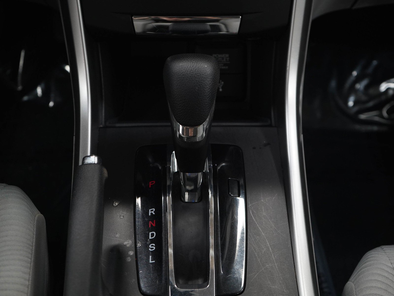 Used 2015 Alabaster Silver Metallic Honda LX image 18